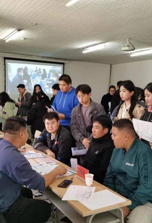 赤峰瑞阳在自治区高校参加校园专场招聘会