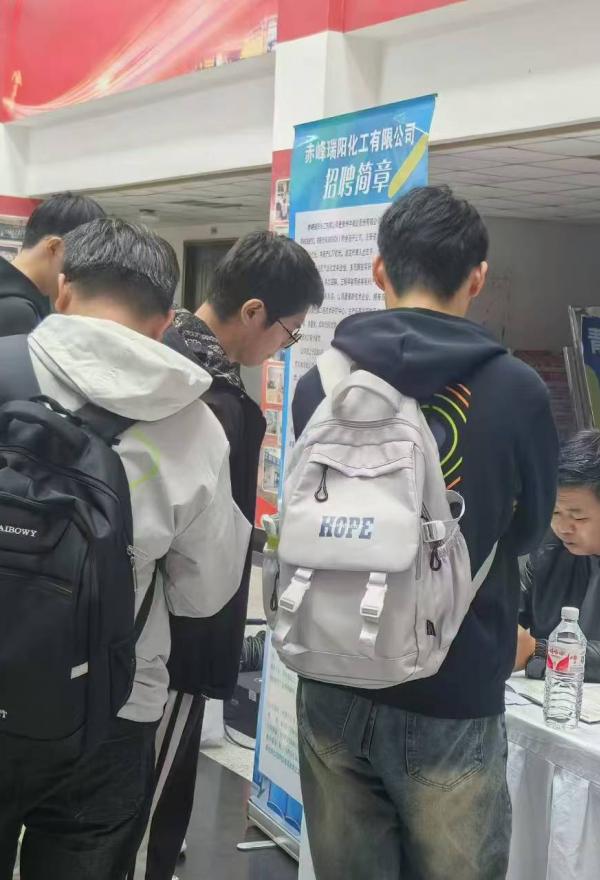 公司参加高校校园专场招聘会